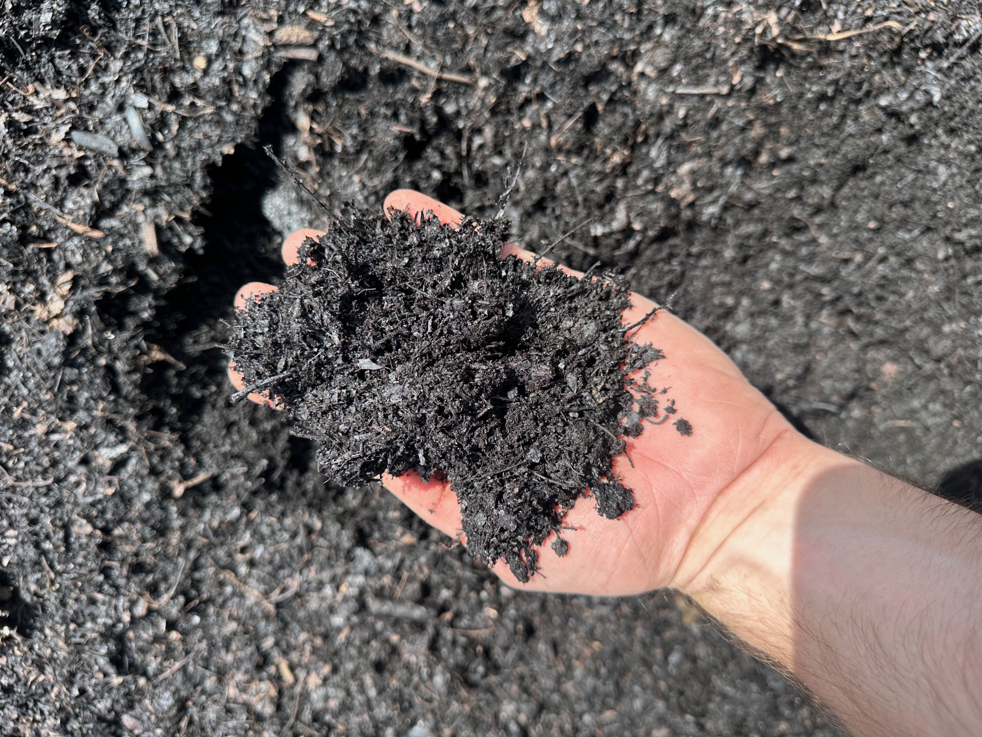 https://shop2.three-z.com/storage/photos/1/Products/Compost/Leaf Humus/LEAF HUMUS 2.jpg